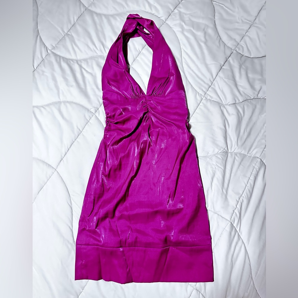 Supr cute dress with twisted back detail perfect for any special occasion.
